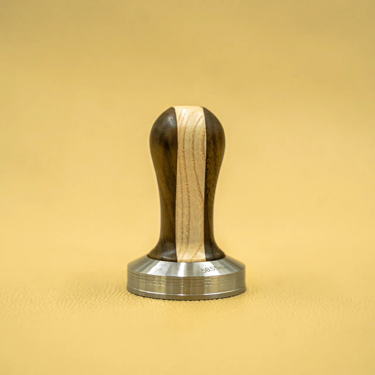 Lelit Tamper with Bicolour Wood Handle (58mm) - Image 2