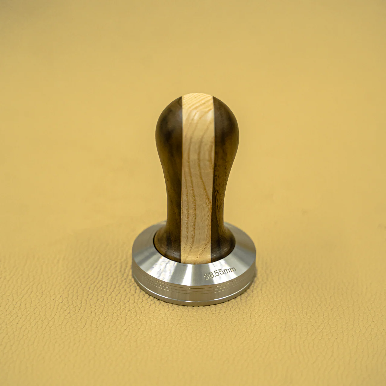 Lelit Tamper with Bicolour Wood Handle (58mm) - Image 5