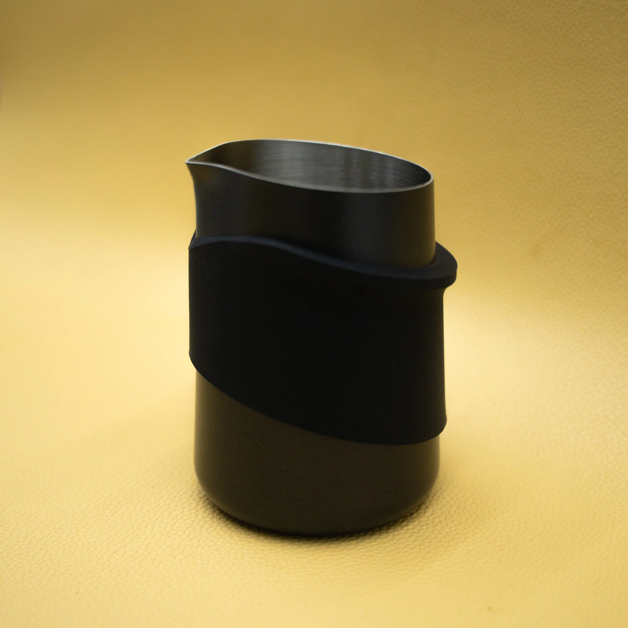 Black Handleless Flow Tip Jug by Subminimal - Image 3